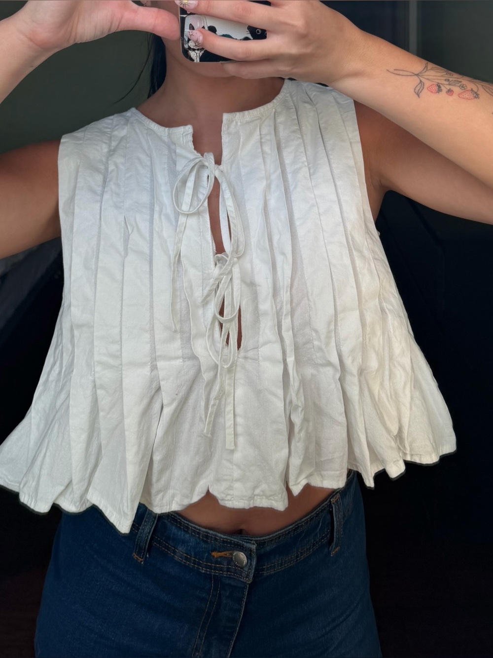 Women’s White Sleeveless Tie-Front Pleated Top